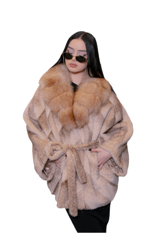 Alcantara Model Poncho cu guler din vulpe